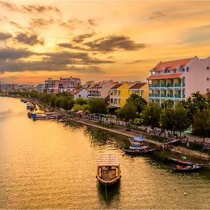4* Hotel Lantana Riverside Boutique &